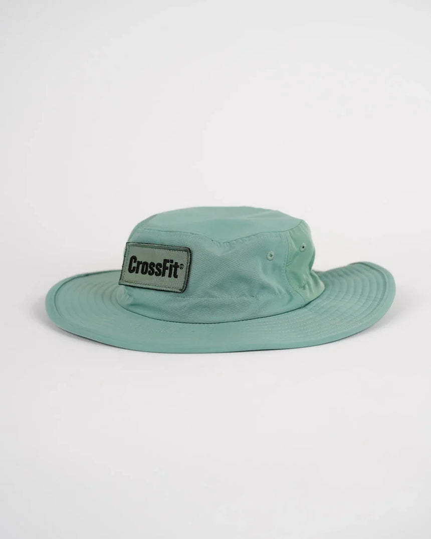 CrossFit bucket hat in green – wide brim hat with embroidered CrossFit logo, lightweight cotton design for sun protection and training style.