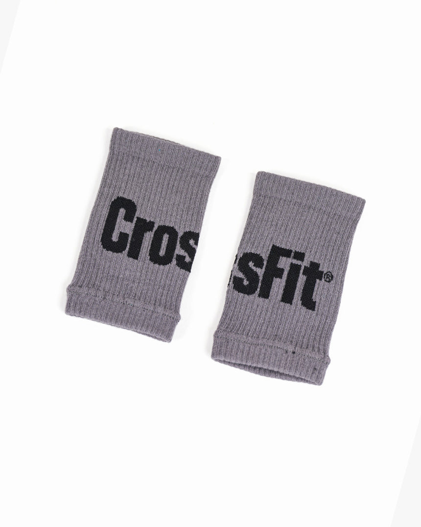 CrossFit wristbands in grey – soft elastic sweatbands designed for training comfort and moisture absorption.